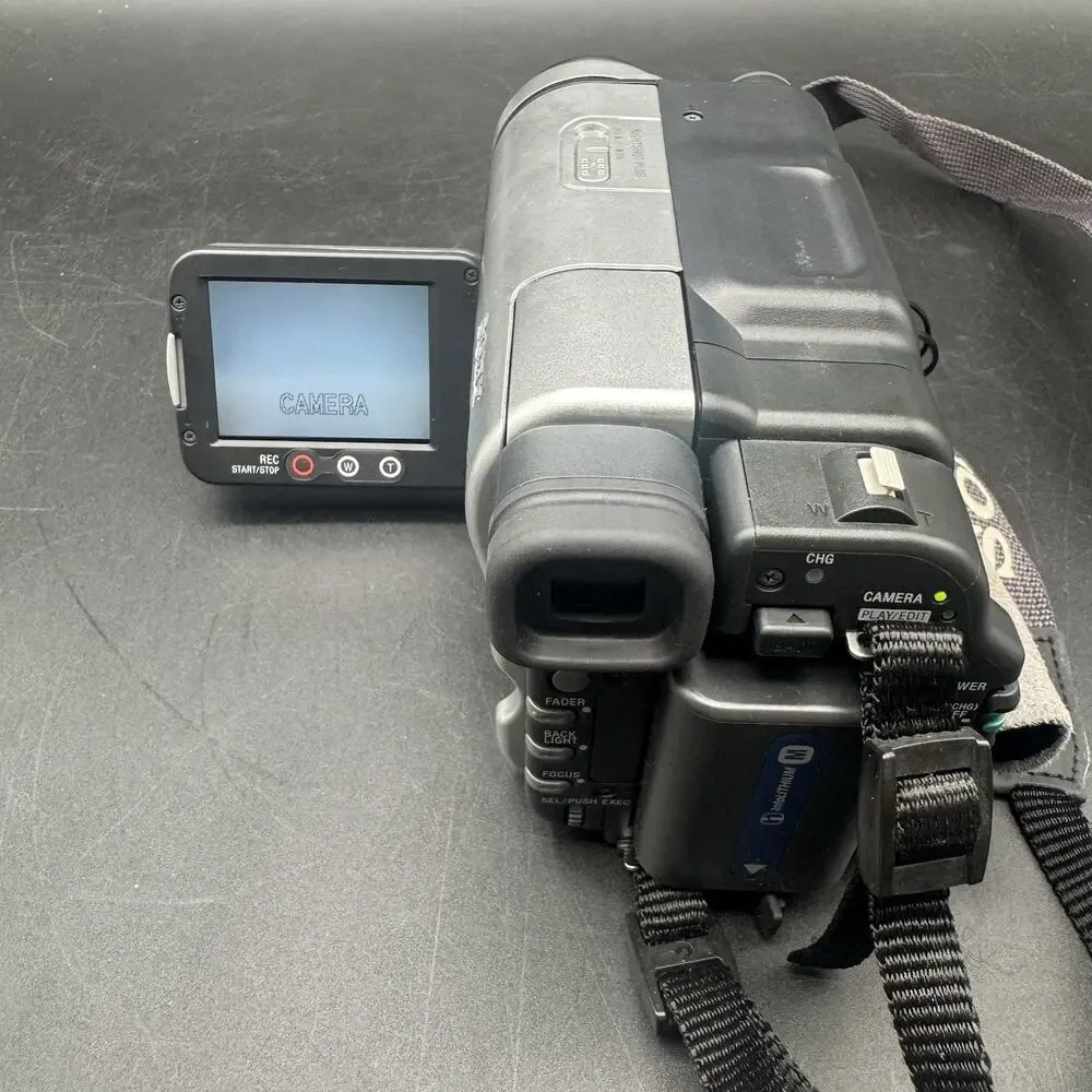 Sony Handycam Hi8 Video8 Camcorder Tested Working AC Adapter & Bag CCD-TRV138
